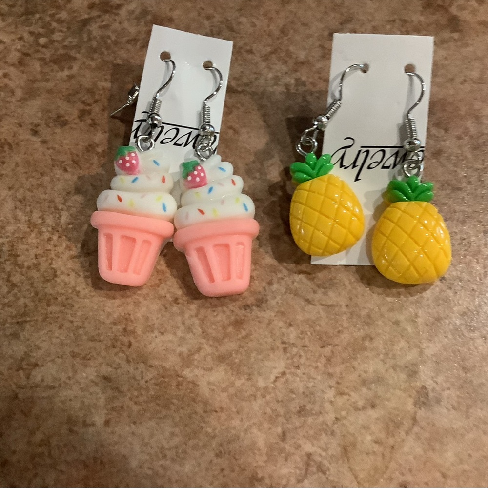 Cute two pair earrings